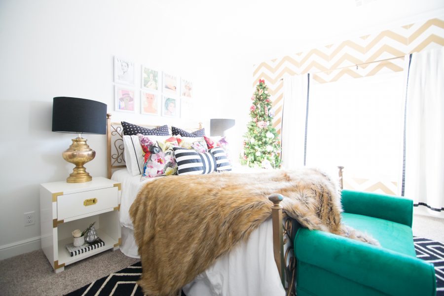 5-Easy-Christmas-Ideas-for-the-Bedroom