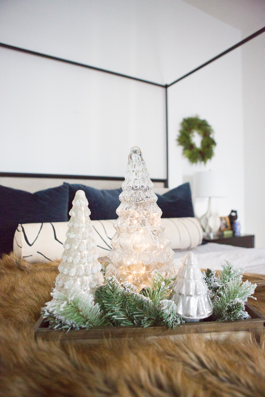 5-Easy-Christmas-Ideas-for-the-Bedroom