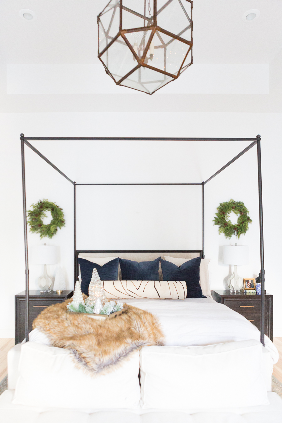 5-Easy-Christmas-Ideas-for-the-Bedroom