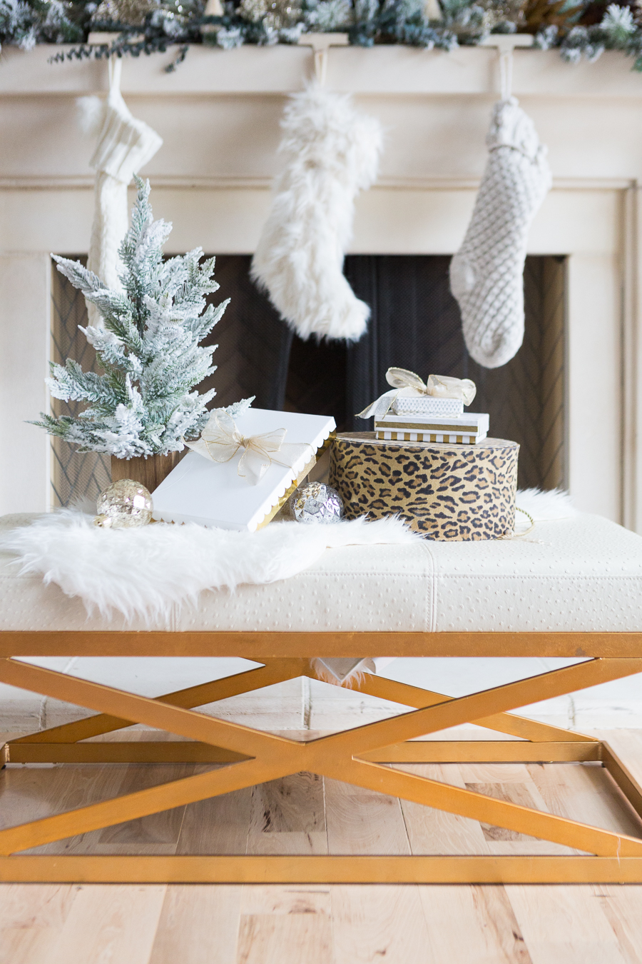 10-Tips-Budget-Christmas-DecoratingModern-Electic-Christmas-Home-Tour-47