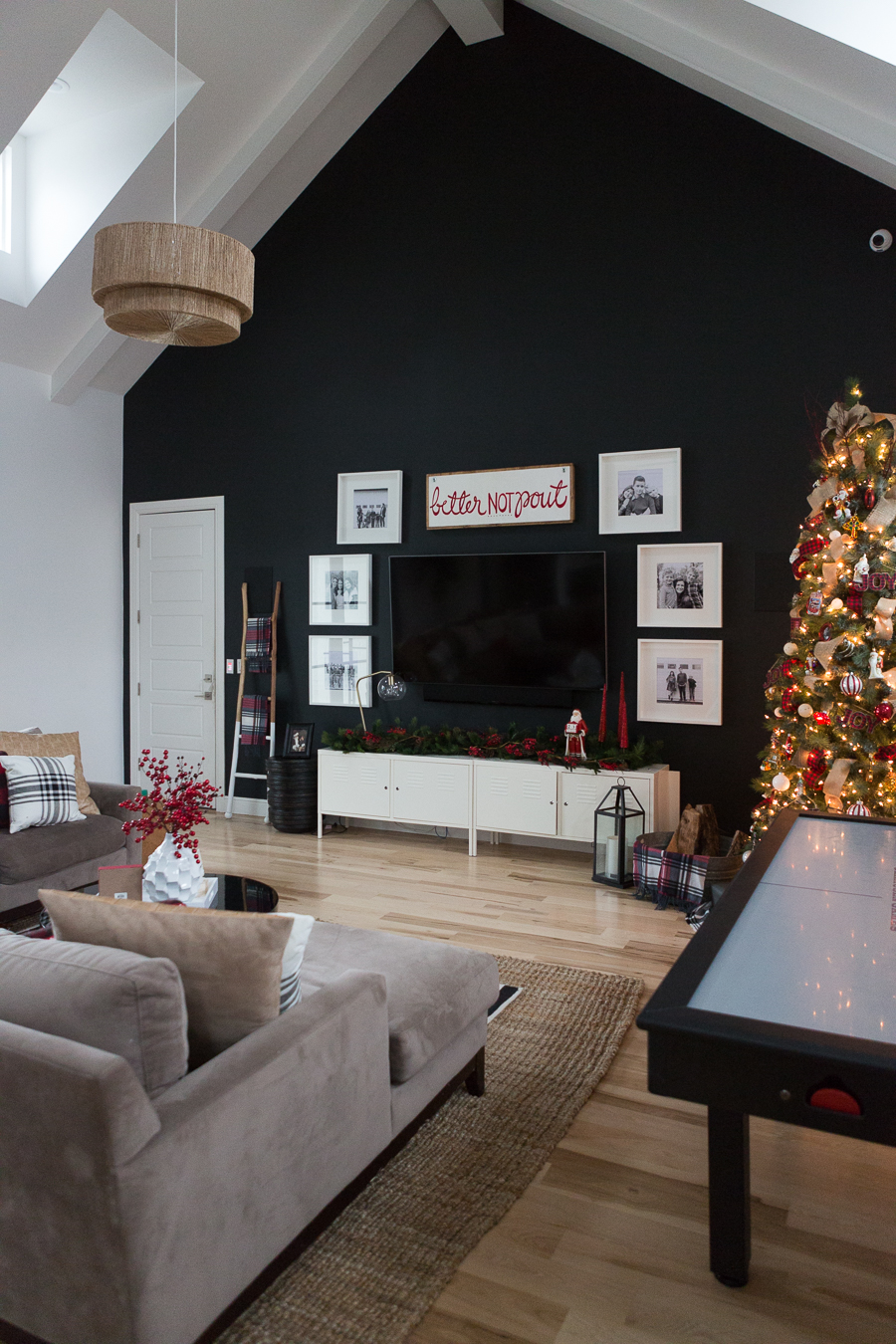 Modern-Electic-Christmas-Home-Tour-29