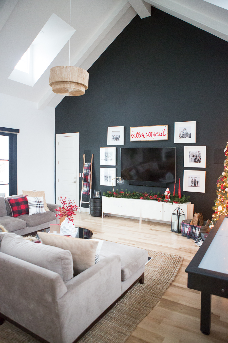 Modern-Electic-Christmas-Home-Tour-29