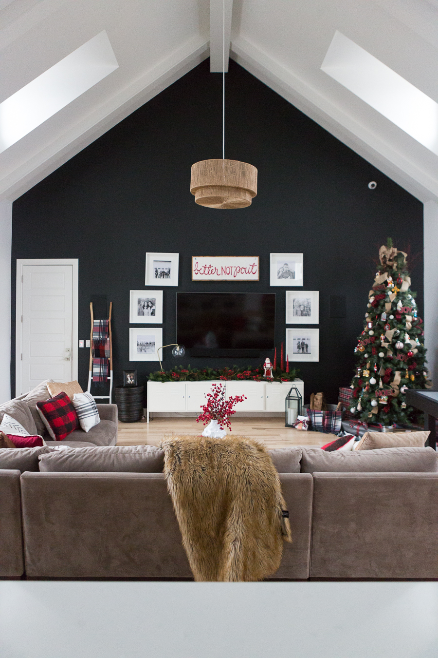 Modern-Electic-Christmas-Home-Tour-29