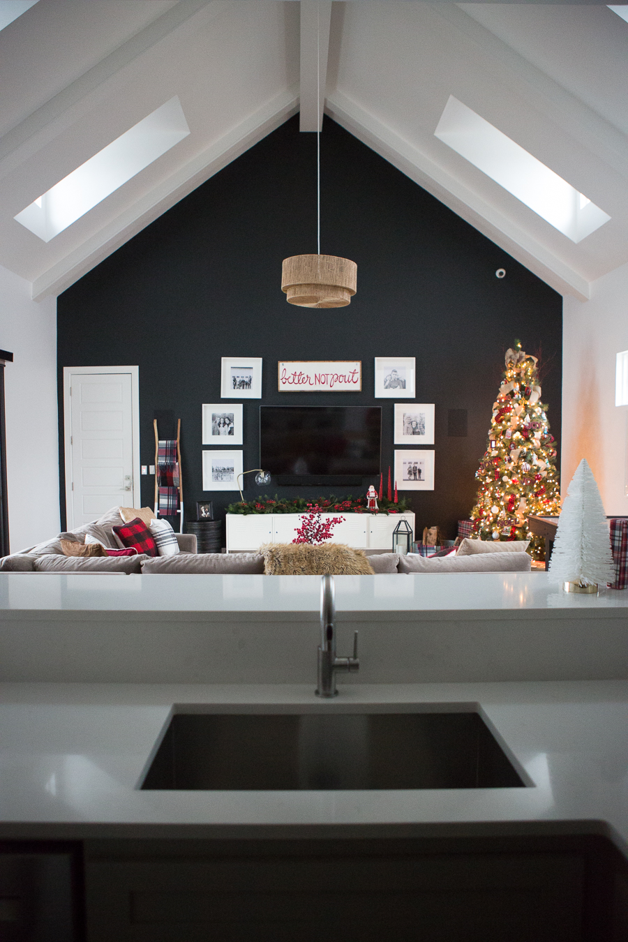 Modern-Electic-Christmas-Home-Tour-29