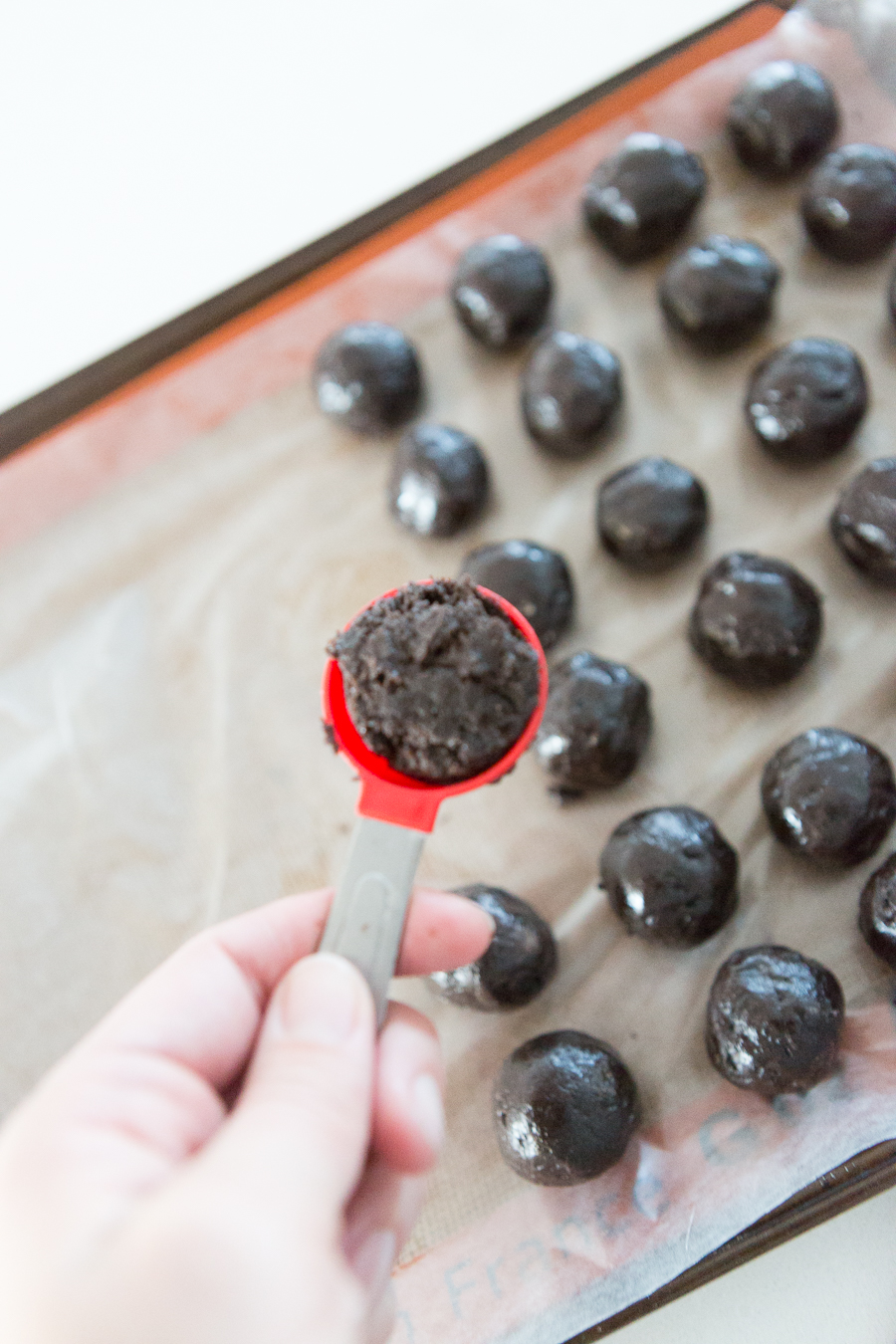 Peppermint-Oreo-Cake-Balls-Christmas-Dessert-1