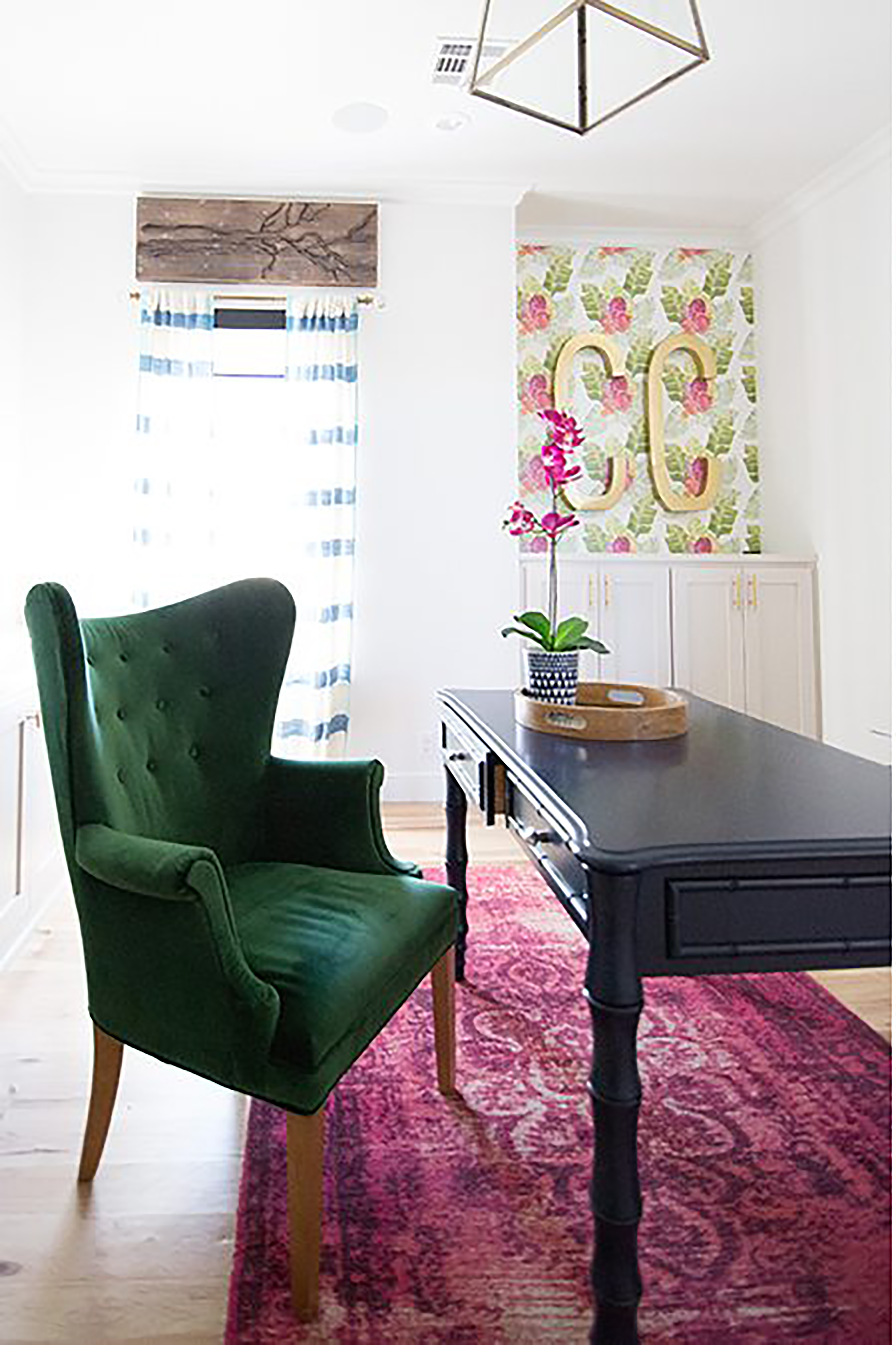 10 Bold Pink and Navy Rugs for Home Decor modern glam design