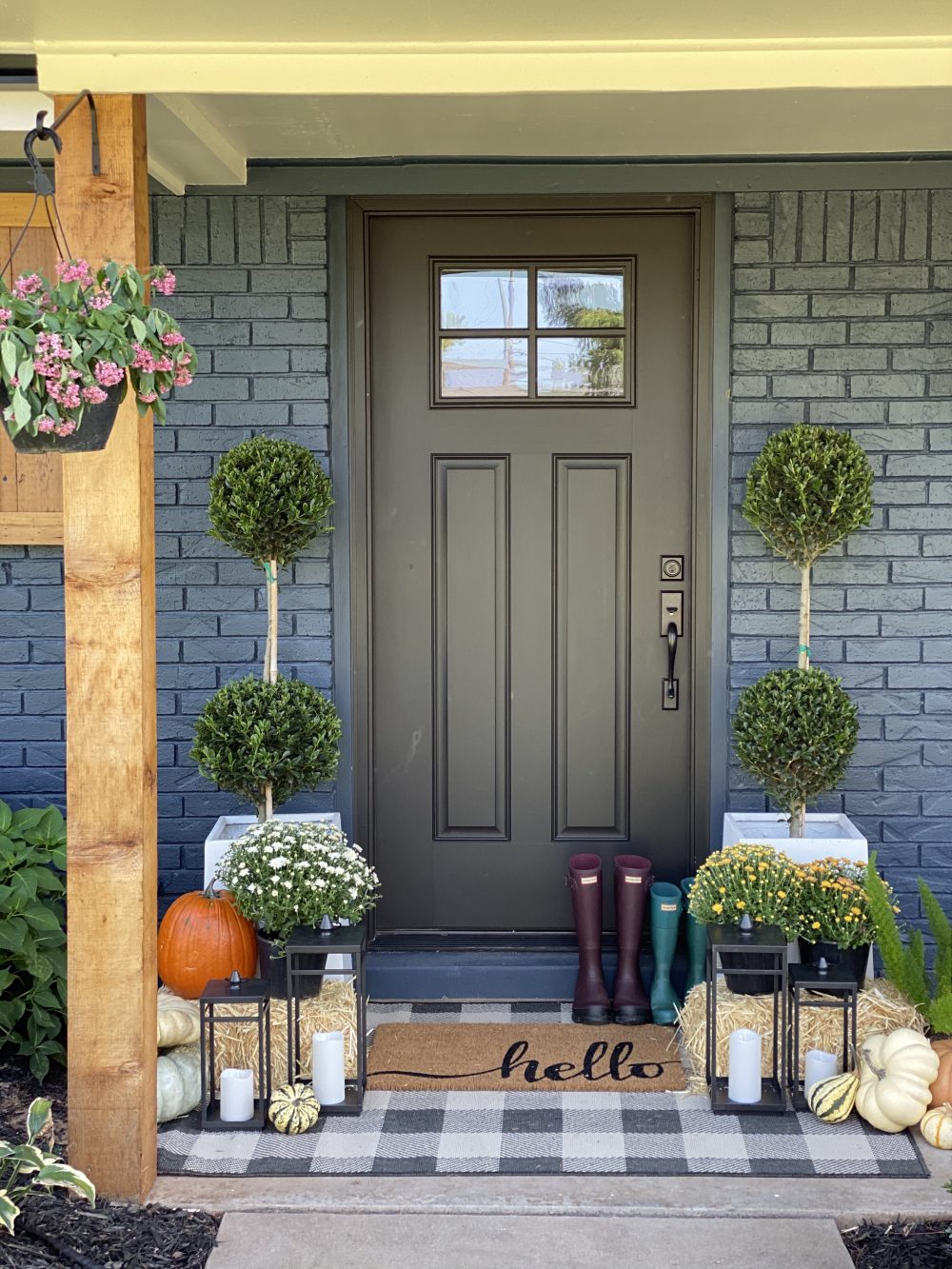 Affordable Fall Front Porch and Tabletop Decor Ideas fall front porch styling