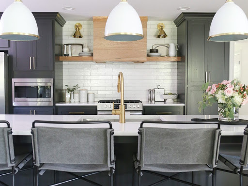 How to have open shelving in your kitchen (without daily staging